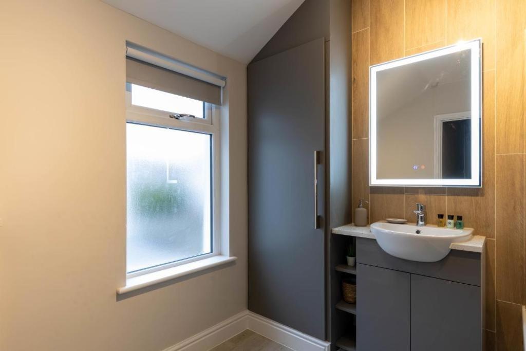 Stylish Stadium Stay, Centre With Parking * Cardiff