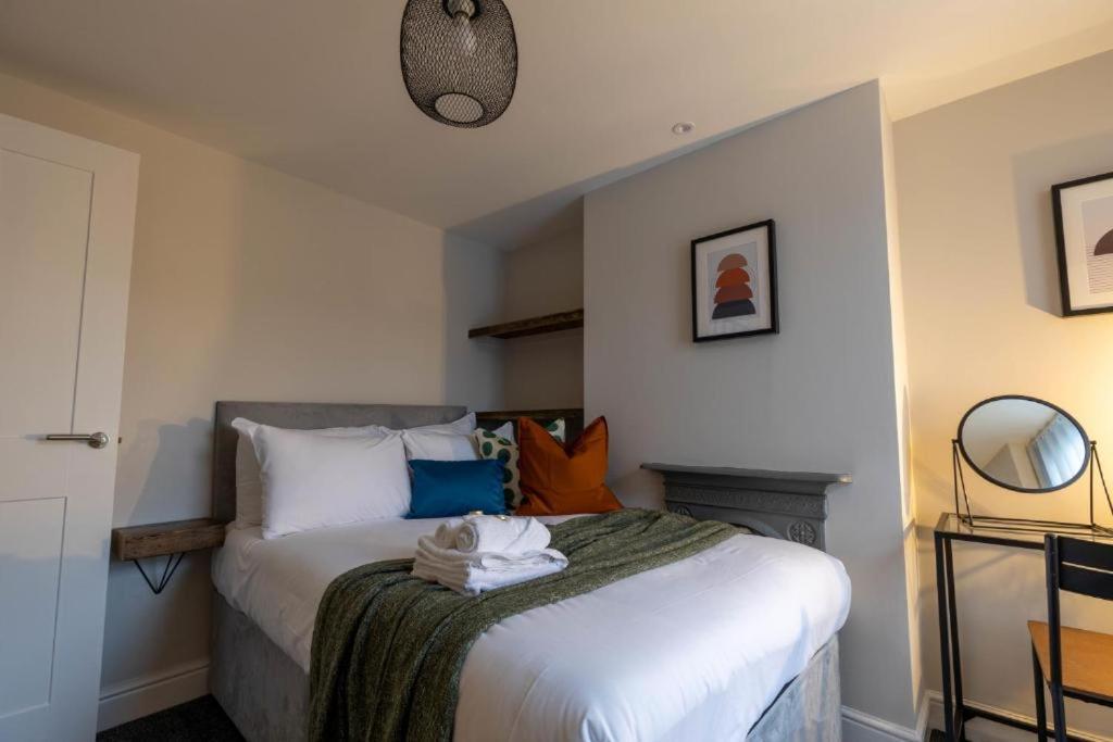 Stylish Stadium Stay, Centre With Parking Apartment *