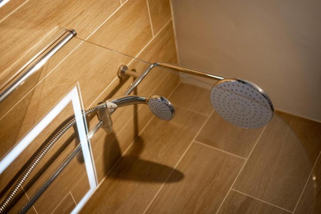 Stylish Stadium Stay, Centre With Parking Apartment *